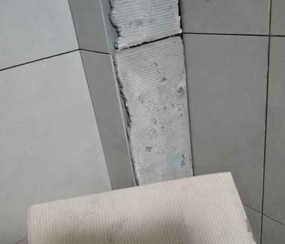 竞秀瓷砖空鼓维修公司分享下厨房瓷砖脱落的补救措施。